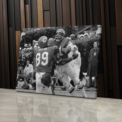 65 Toss Power Trap Chiefs vs. Vikings Canvas Wall Art Decor - NFL Iconic Moment